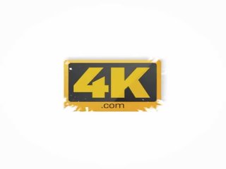 Fist4k. 芒 公雞 和 拳頭 給 巨大 滿意 到 女孩 卡 在 浴 色情 視頻