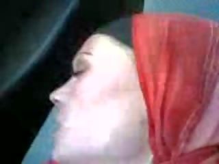 Arabų raudonas turban hijabas mašina šūdas video