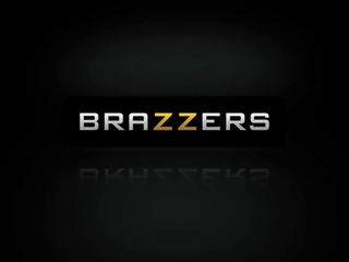 Brazzers - mommy got emjekler - making over mommies scene