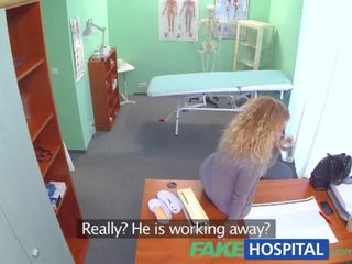 Fakehospital trippel- cumsprut från doktorn när hans husmor visits hans kontors