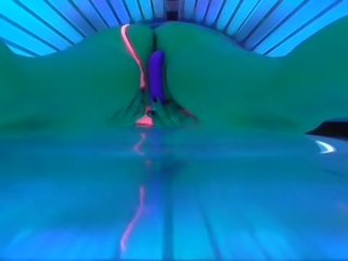 HIDDEN CAM CAUGHT GIRL MASTURBATE AT SUNBED