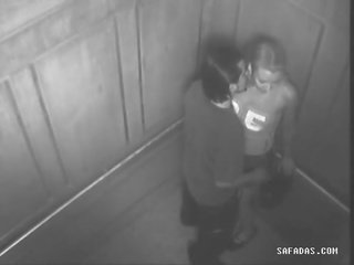 Couple avoir sexe en ascenseur forgot là est une caméra