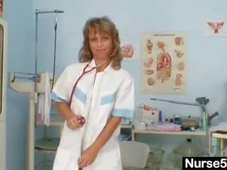 Αδύνατος/η μητέρα που θα ήθελα να γαμήσω αρχαιότερος νοσοκόμα παιχνίδια αυτήν μουνί επί καρέκλα γυναικολόγου