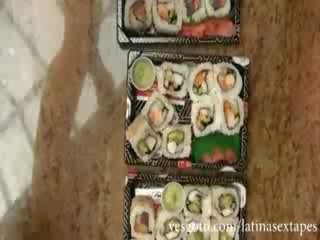 Tenger latijn kuiken melanie rios spelen met sushi en dik hard lul