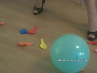 Къса пола изстрела като това looner удари нагоре балони